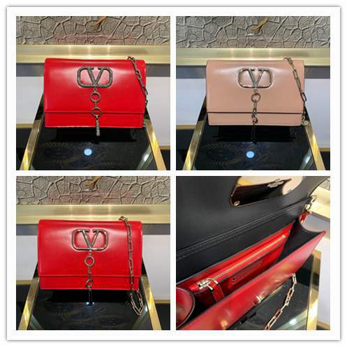 Picture of Valentino Handbags _SKUfw211003495fw